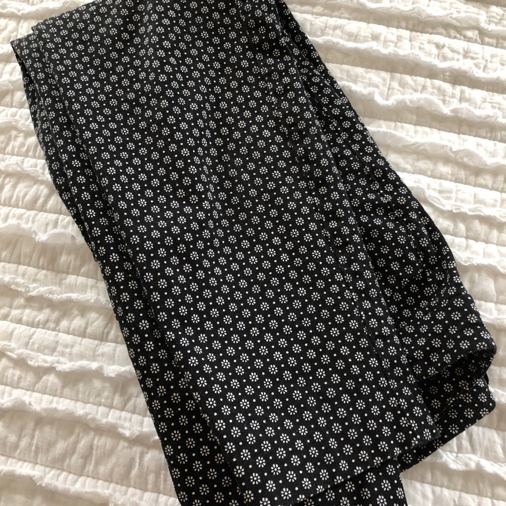 Black and White Old Navy Pixie Pants